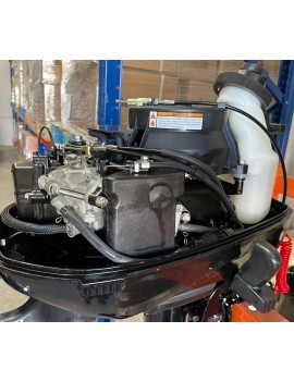 Motor fuera de borda  8HP Pata Larga 4T water cooler con estanque auxiliar de combustible
